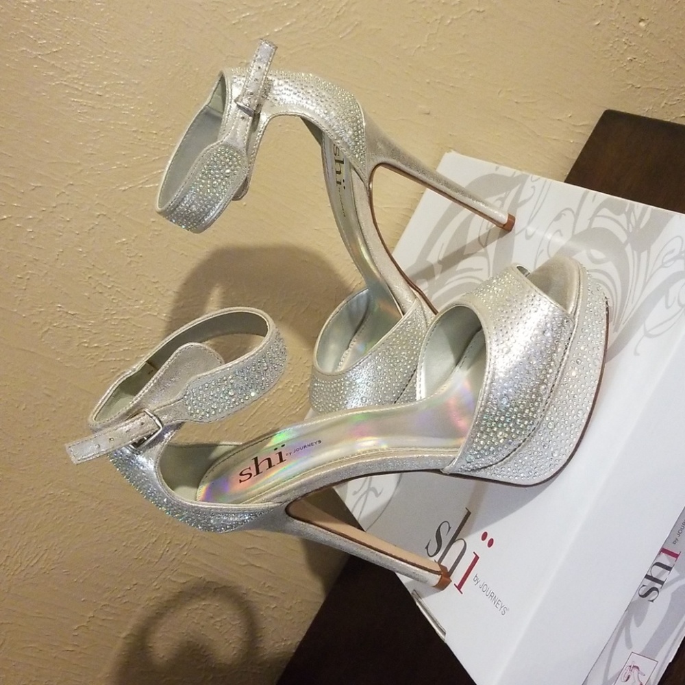 Special occasion dress shoe
